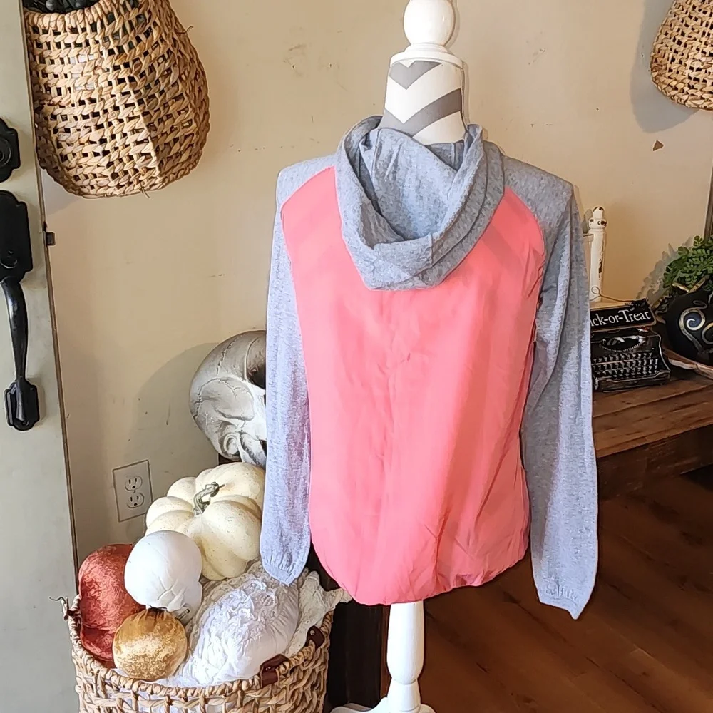 Sweaty Betty sweater top size small gray front semi cheer back - Picture 2 of 6